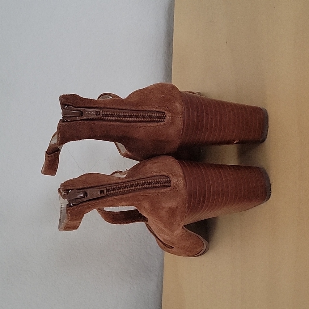 Shoes - Picture 3 of 6